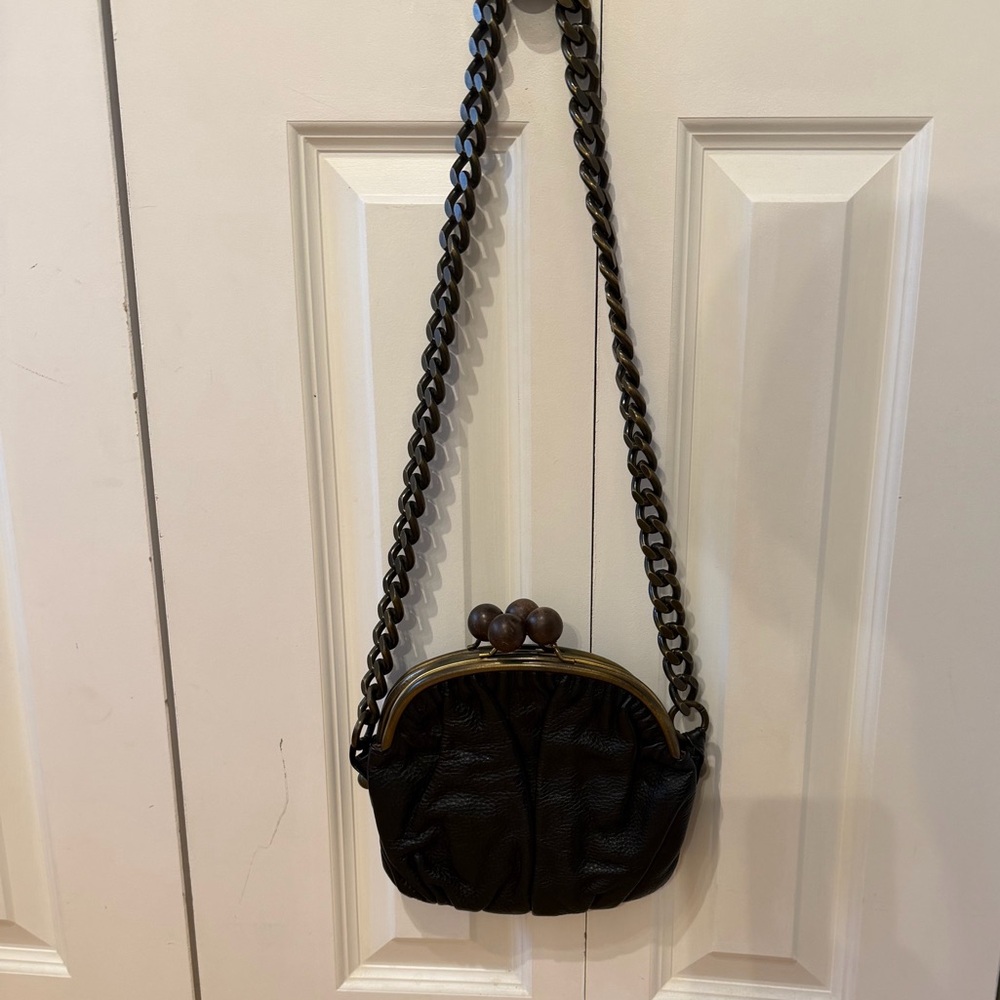 Erva Womens Shoulder Leather black Bag Metal Chain kiss lock snap Closure